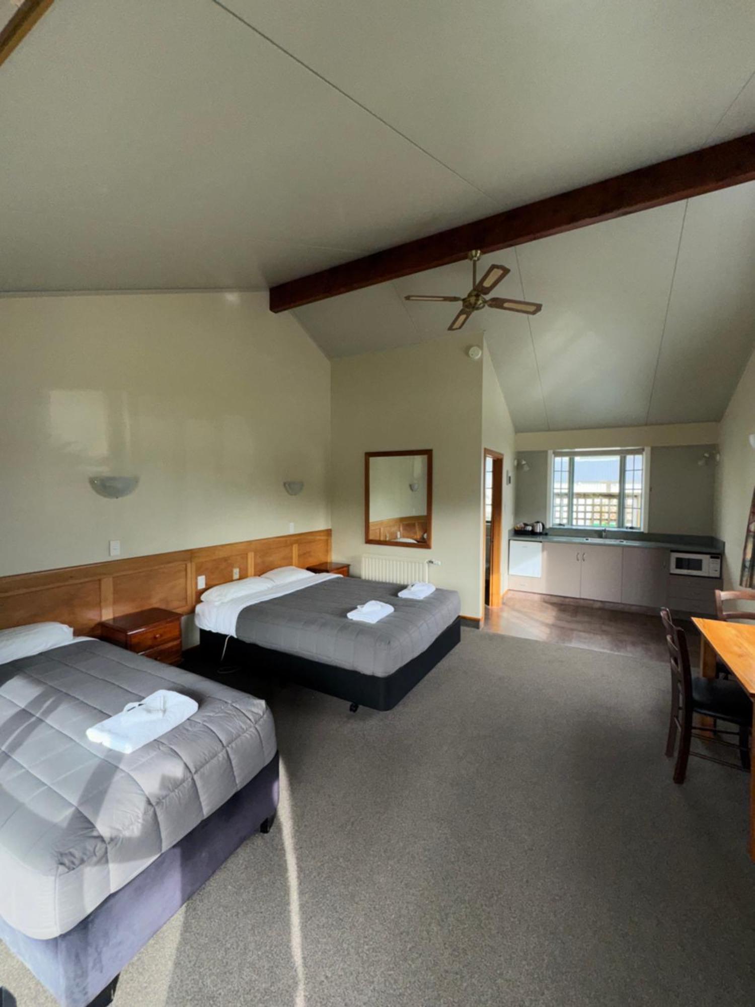 South Sea Hotel - Stewart Island Half-moon Bay Exterior photo